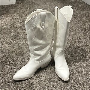 Madden Girl White Heeled Boots Sleek Minimalist Design